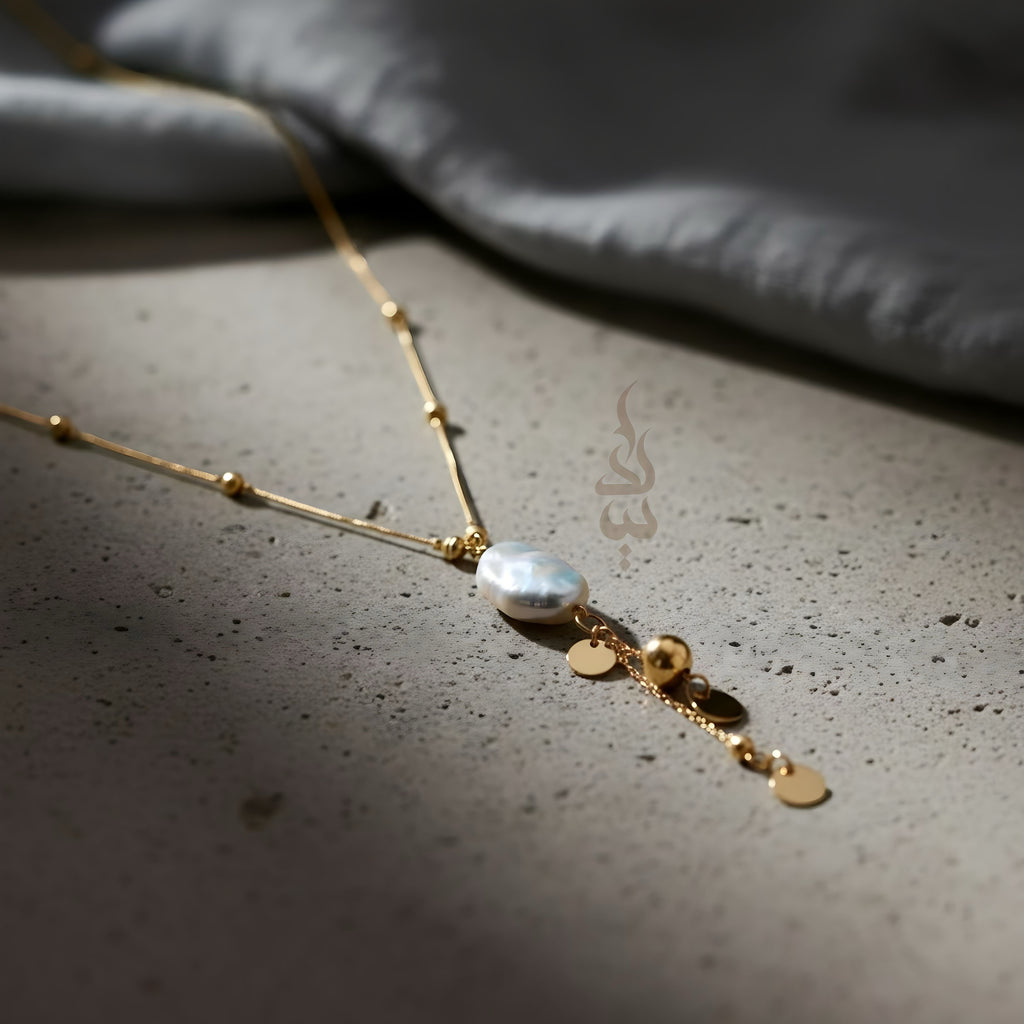 18K gold necklace with natural baroque pearl