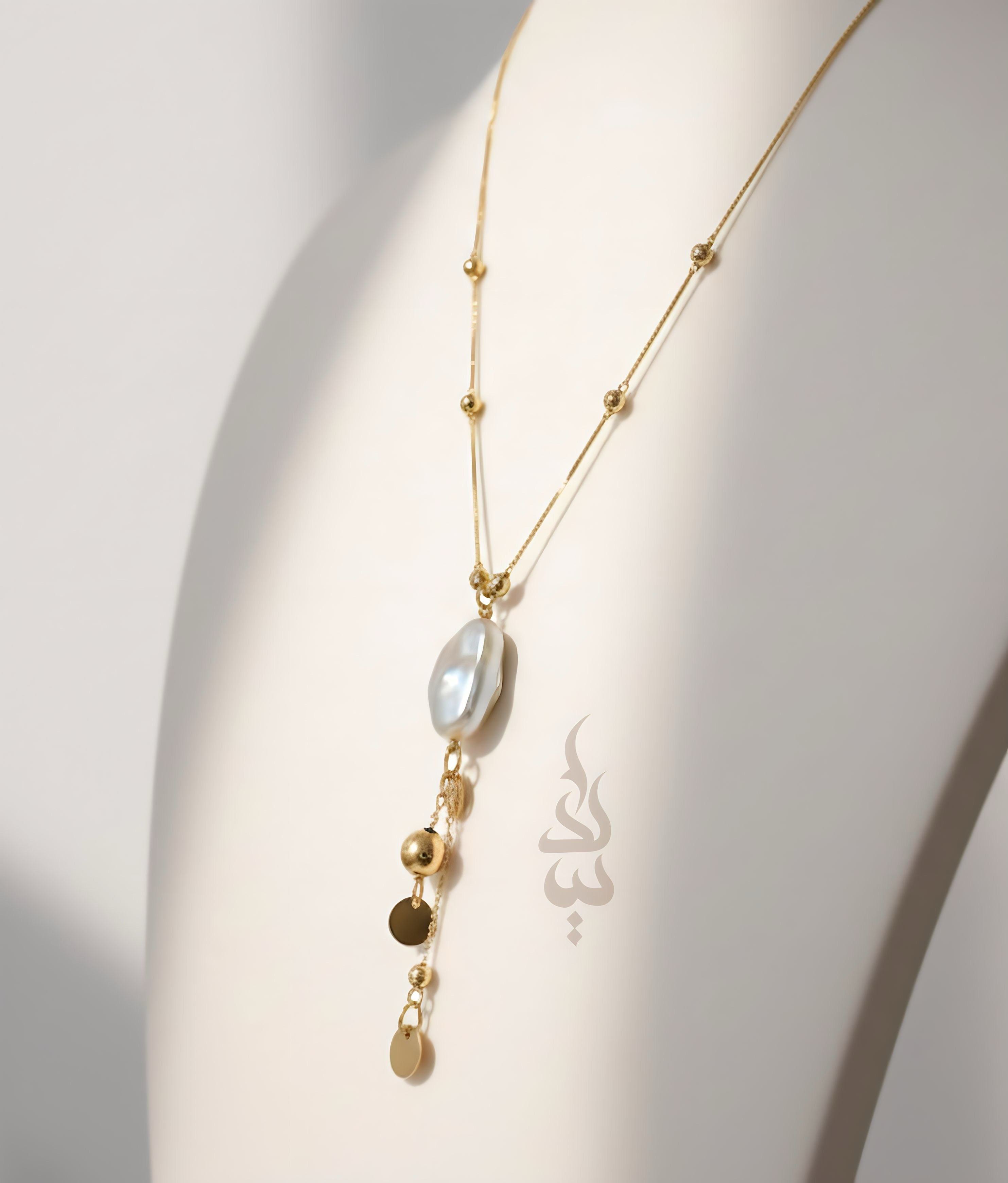 18K gold necklace with natural baroque pearl