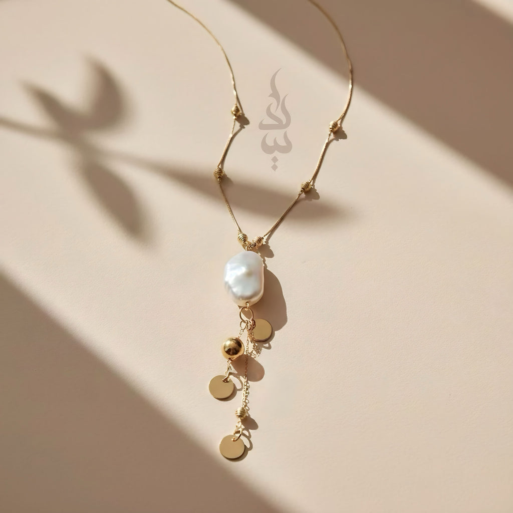 18K gold necklace with natural baroque pearl