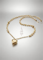 18K gold necklace with a heart pendant crafted with shell