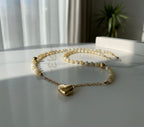 18K gold necklace with a heart pendant crafted with shell