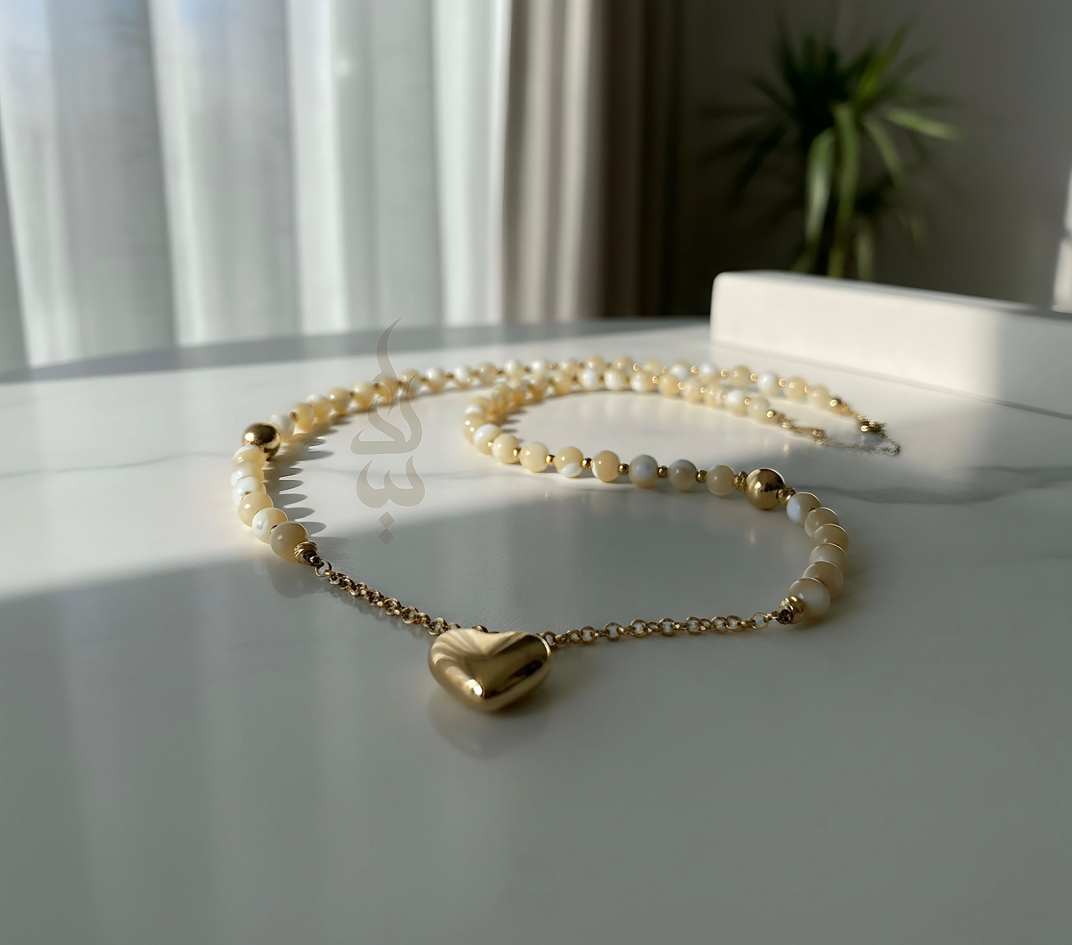 18K gold necklace with a heart pendant crafted with shell