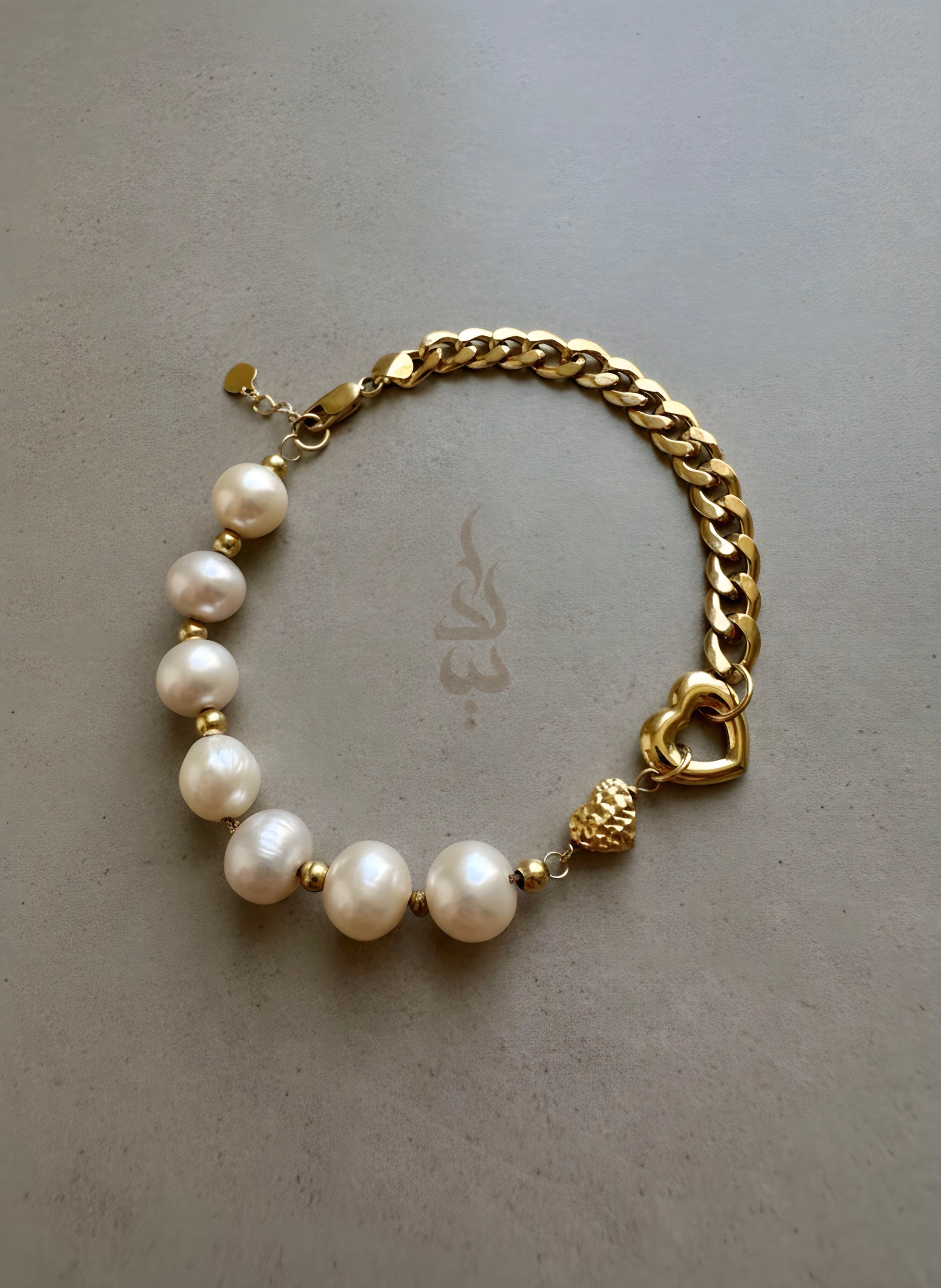 18K gold bracelet with a heart charm crafted with natural pearls