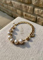 18K gold bracelet with a heart charm crafted with natural pearls