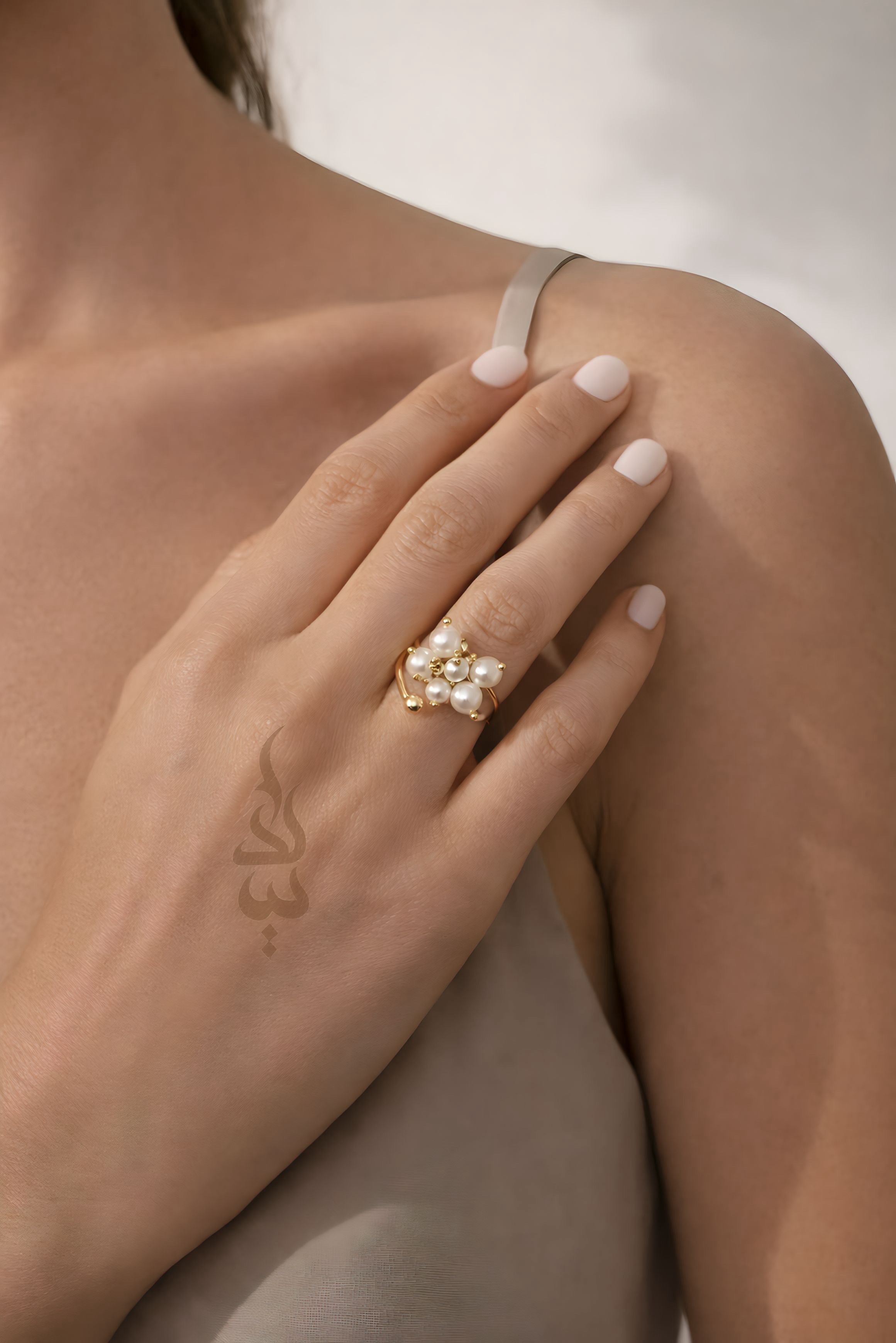 18K gold ring crafted with natural pearls