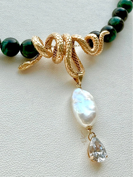 18K gold crafted with natural emerald and pearl with serpent pendant
