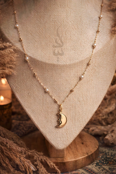 18K gold necklacewith natural pearls and moon pendant